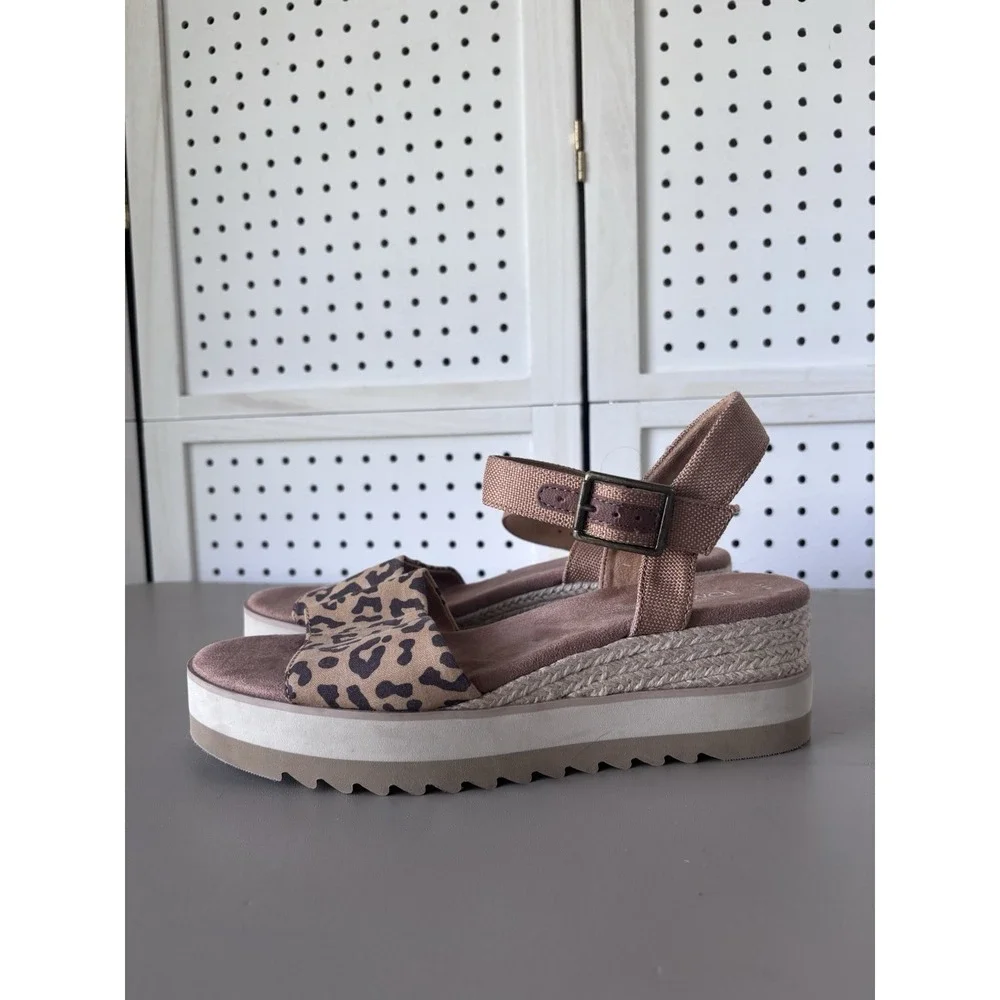 TOMS Women's Diana Wedge Sandals Espadrille Animal Print Size 9.5